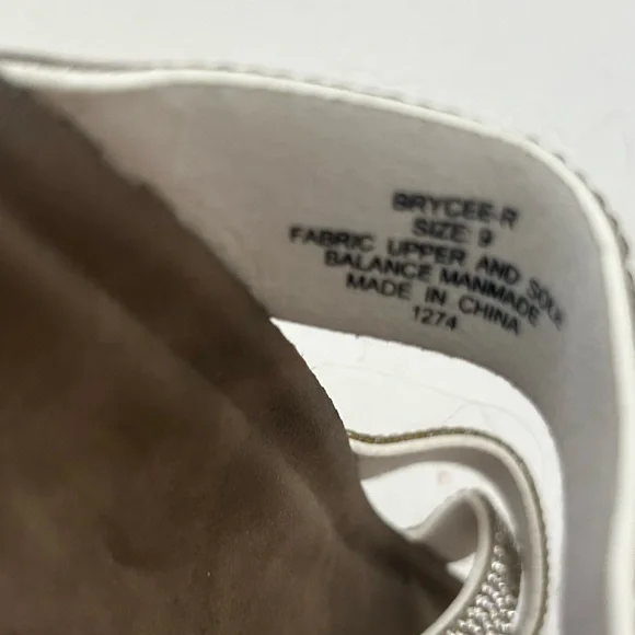 WOMEN'S MADDEN GIRL BUNNY FOOTBED SANDALS Size 10 Women
Worn maybe twice - Picture 3 of 5